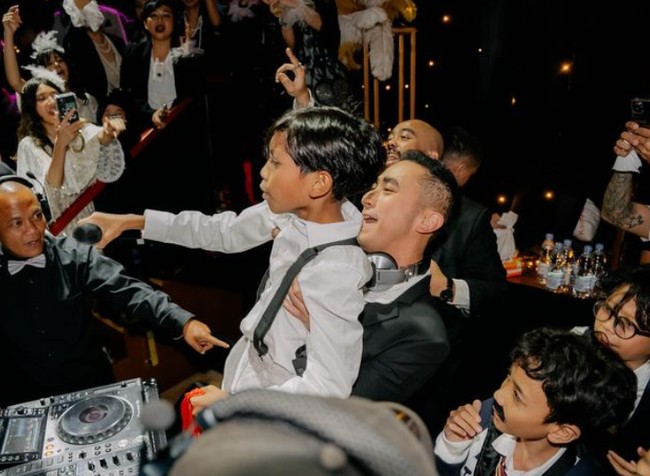 Melalui keterangan postingan di Instagram @winkywiryawan912, pria kelahiran 9 Desember 1978 ini mengaku beraksi di acara ulang tahun anak SD. Foto: Dok. Instagram @winkywiryawan912.