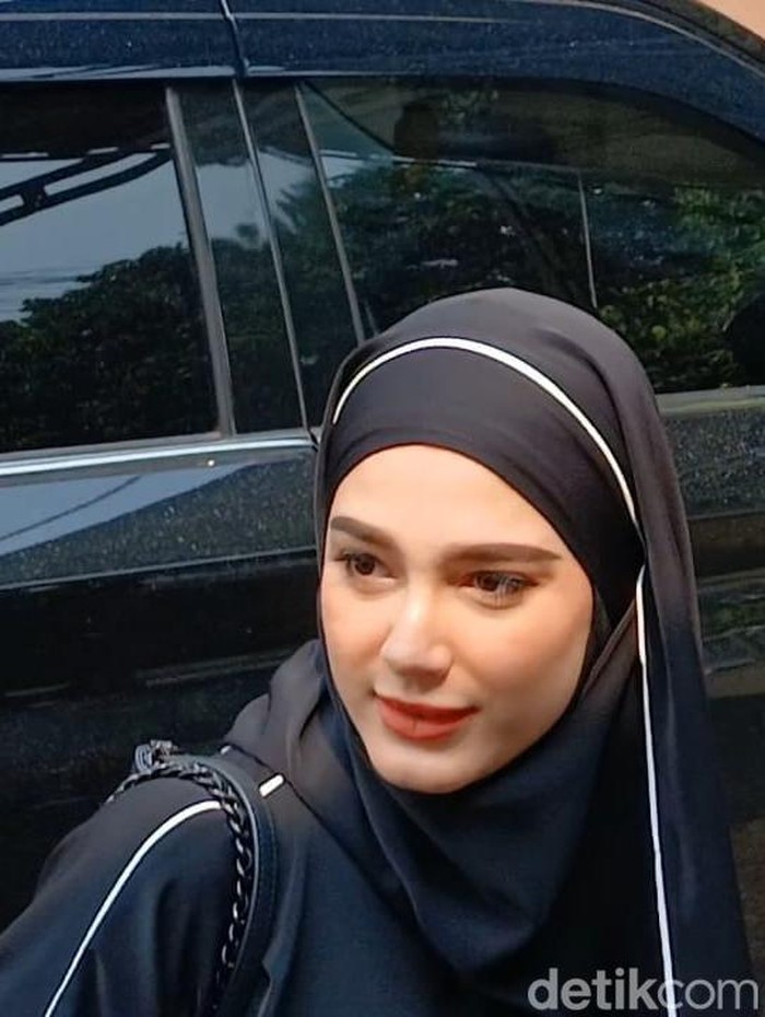 Yasmine Ow Yasmine Ow datangi pengadilan agama cibinong