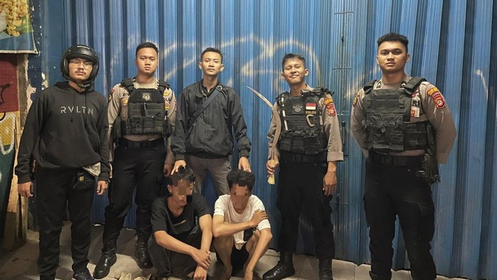Polisi Amankan 2 Remaja Jaksel yang Selipkan Celurit di Celana
