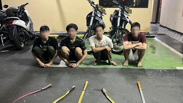 Polisi Amankan 4 Remaja Bercelurit Diduga Hendak Tawuran di Jaktim