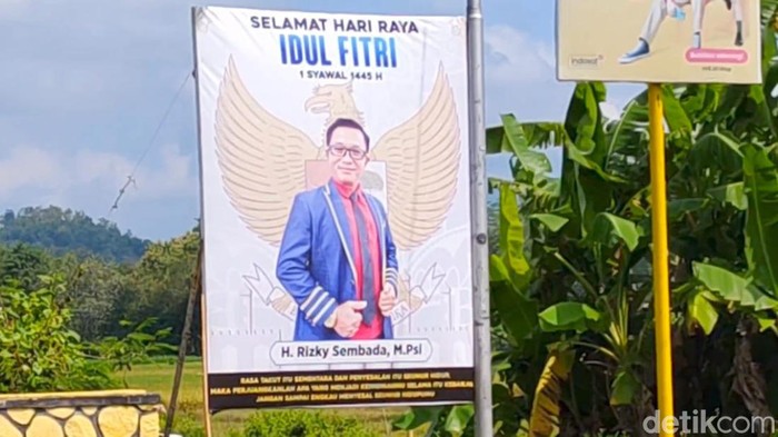 Baliho salah satu bacawabup Trenggalek yang diduga tidak bayar pajak.