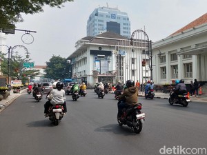 Cerita Wisatawan Menikmati Libur Waisak di Kota Bandung