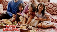 Kalau ini momen Desta bersama Natasha Rizky dan anak-anaknya. Mereka menikmati beragam camilan di sebuah restoran. Foto: Istagram @desta80s