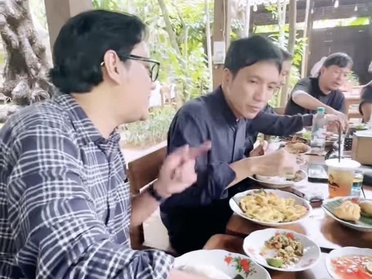 Desta Kulineran Bareng Sahabat, Makan BBQ hingga ke Waroeng Kondre