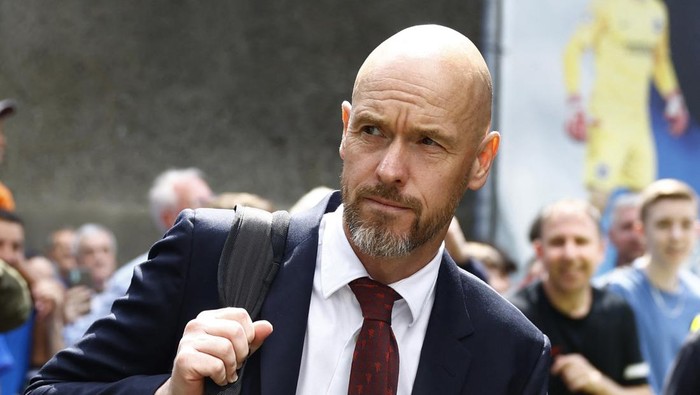 Soccer Football - Premier League - Brighton & Hove Albion v Manchester United - The American Express Community Stadium, Brighton, Britain - May 19, 2024 Manchester United manager Erik ten Hag arrives at the stadium before the match Action Images via Reuters/Peter Cziborra EDITORIAL USE ONLY. NO USE WITH UNAUTHORIZED AUDIO, VIDEO, DATA, FIXTURE LISTS, CLUB/LEAGUE LOGOS OR LIVE SERVICES. ONLINE IN-MATCH USE LIMITED TO 120 IMAGES, NO VIDEO EMULATION. NO USE IN BETTING, GAMES OR SINGLE CLUB/LEAGUE/PLAYER PUBLICATIONS. PLEASE CONTACT YOUR ACCOUNT REPRESENTATIVE FOR FURTHER DETAILS..