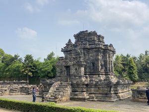 8 Daya Tarik Candi Ngawen Lengkap dengan Sejarahnya