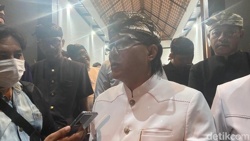 Bupati Badung I Nyoman Giri Prasta saat ditemui di Desa Tumbak Bayuh, Kecamatan Mengwi, beberapa waktu lalu. (Agus Eka/detikBali)