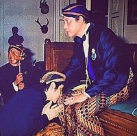 Cucu Soekarno itu rupanya juga sempat terjun ke dunia politik. Paundrakarna pernah menjadi politikus PDIP dan pernah menjadi anggota DPRD di Solo. Namun, di tengah jalan, dia dicopot karena dinilai kurang aktif dalam kegiatan DPRD. Foto: Instagram/@aryawedanakarna