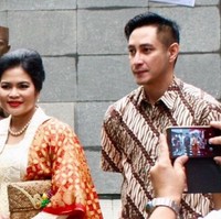 Tak hanya akting, Gusti Pangeran Haryo Paundrakarna Sukmaputra juga sempat menjajal dunia tarik suara. Ia sempat merilis album perdananya pada tahun 2004 berjudul Sebuah Awal. Albumnya berisi 10 lagu, salah satu lagu di album itu adalah Galih dan Ratna. Foto: Instagram/@aryawedanakarna