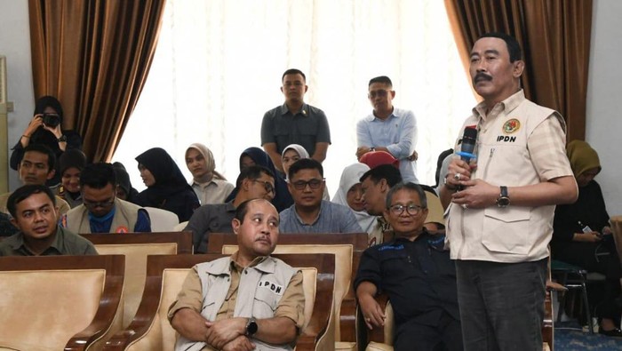 Kala IPDN Peduli Bencana Sumbar IPDN Kemendagri konsisten peduli terhadap korban bencana longsor dan banjir bandang lahar dingin yang terjadi di Kabupaten Agam dan Kabupaten Tanah Datar, Sumatera Barat. Ini potretnya.