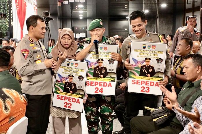 Kapolda Jateng Irjen Ahmad Luthfi mengumpulkan Bhabinkamtibmas, Babinsa, dan Kepala Desa atau biasa disebut tiga pilar untuk memberi arahan terkait pelaksanaan Pilkada 2024.