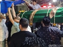 Hujan Deras, Pemakaman Eks Bupati Kuningan Acep Purnama Ditunda