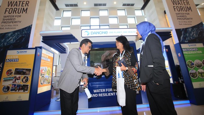 Komitmen Mendukung Pengelolaan Air dalam World Water Forum Sebagai salah satu mitra strategis pemerintah Indonesia, Danone Indonesia berkomitmen untuk mendukung upaya pemerintah Indonesia dalam menangani permasalahan air, termasuk meraih target RPJMN.