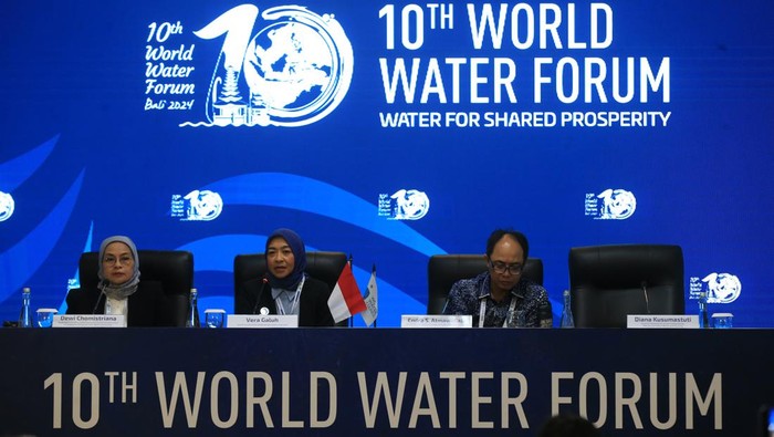 Komitmen Mendukung Pengelolaan Air dalam World Water Forum Sebagai salah satu mitra strategis pemerintah Indonesia, Danone Indonesia berkomitmen untuk mendukung upaya pemerintah Indonesia dalam menangani permasalahan air, termasuk meraih target RPJMN.