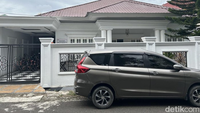 Kondisi rumah milik Direktur Alat dan Mesin Pertanian Kementan nonaktif Muhammad Hatta di Kota Parepare usai disita KPK.