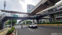 Biasanya, ruas jalan tersebut padat saat hari kerja. 