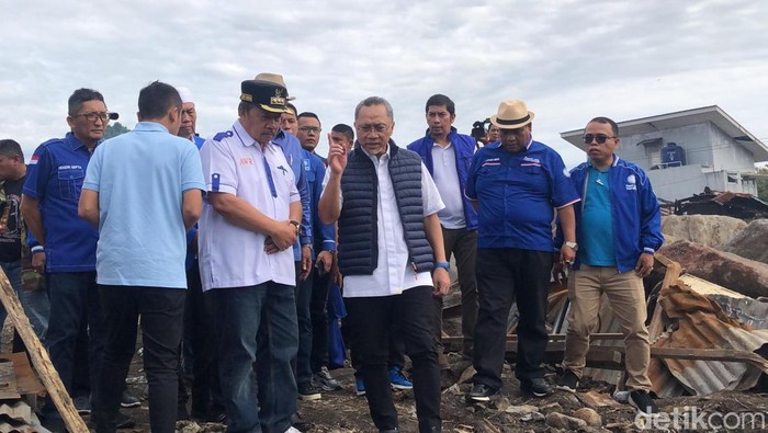 Mendag Zulhal mengunjungi kabupaten Agam yang dilanda banjir bandang beberapa waktu lalu. (M Afdal Afrianto/detikSumut)