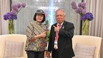 Momen Gemas Sri Mulyani dan Topi Legend Pak Bas