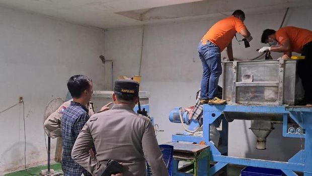 Mesin mikser tewaskan pekerja di Makassar.
