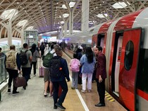 Momen Long Weekend, Kereta Cepat Langsung Diserbu