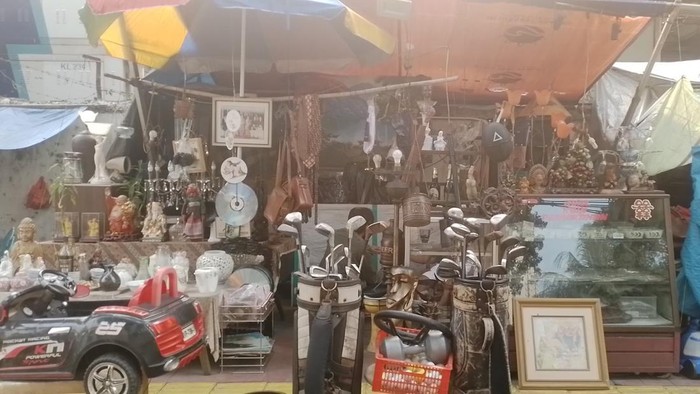 Pasar Loak Kebayoran Lama