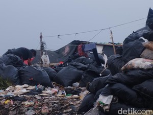 Sampah Menumpuk di Joglo Jakbar Bikin Warga Berkeluh Kesah