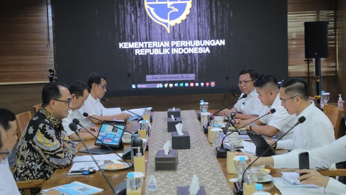 Penjabat Wali Kota Palembang Ratu Dewa menemui Menteri Perhubungan (Menhub) RI Budi Karya Sumadi