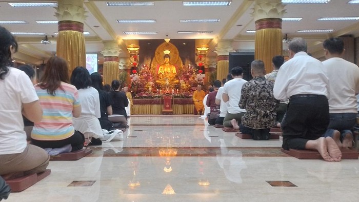 Perayaan Waisak di Wihara Ekayana Arama