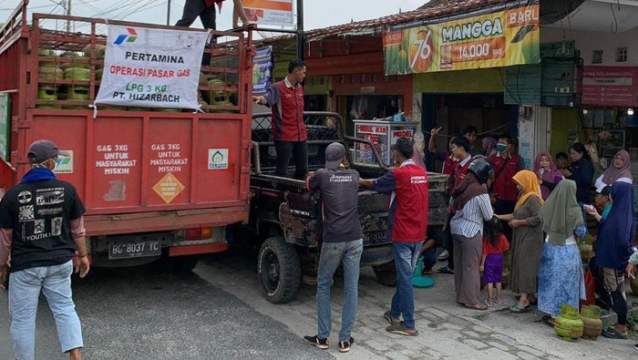 Pertamina Patra Niaga melakukan operasi pasar di wilayah OKU.