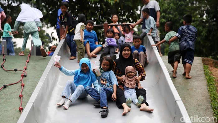 Potret Keramaian Tebet Eco Park Saat Libur Waisak Tidak hanya Ragunan, Tebet Eco Park juga ramai pengunjung saat libur Waisak, Kamis (23/5/2024). Mayoritas pengunjung datang bersama keluarga.
