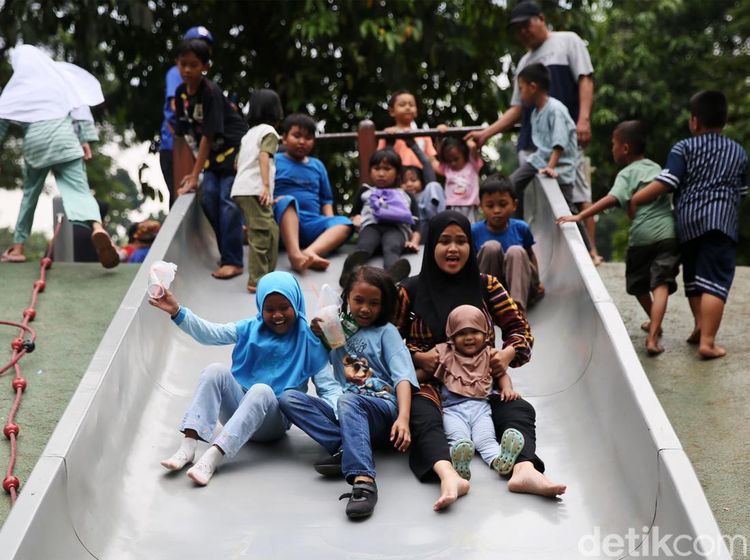 Potret Keramaian Tebet Eco Park Saat Libur Waisak