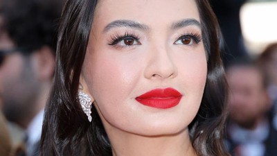 Foto: Gaya Mewah Raline Shah di Cannes 2024, Berkalung Rubi Darah Merpati