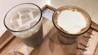 Kedua minuman ini memiliki karakteristik yang berbeda. Dua ini adalah menu signature dari RAUM Cream Cafe. Foto: detikFood/Yenny Mustika Sari