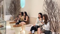 Begini salah satu spot duduk yang menjadi favorit banyak pelanggan. Tampak estetika meskipun tak begitu luas. Foto: detikFood/Yenny Mustika Sari