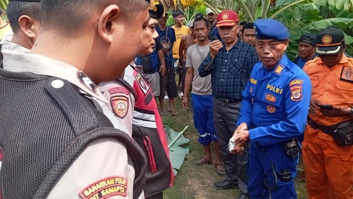 Tim SAR Gabungan saat mengevakuasi ABG yang hanyut di tempuran sungai Opak dan Oya, Bantul, Kamis (23/5/2024).