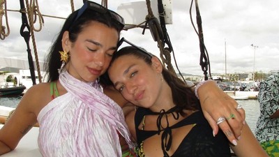 8 Potret Cantik Adik Dua Lipa yang Jarang Tersorot, Ternyata Model & Aktris