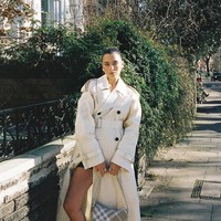 Aku mulai ballet di usia yang sangat muda dan aku sangat menyukainya. Aku sudah memakai sepatu balet di usia muda juga. Itu sesuatu yang aku sangat aku minati juga, katanya dilansir People. Foto: Instagram Rina Lipa