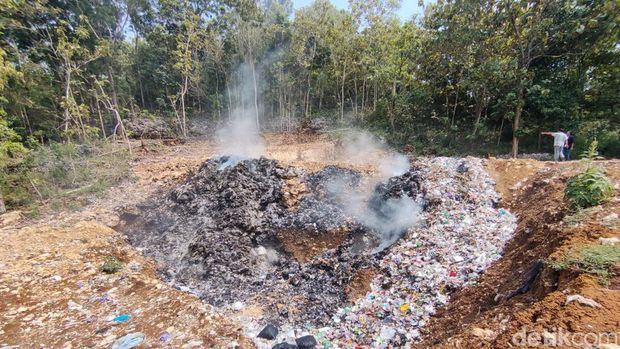 Lokasi pembuangan sampah ilegal di Padukuhan Legundi, Kalurahan Girimulyo, Kapanewon Panggang, Gunungkidul, Kamis (23/5/2024).