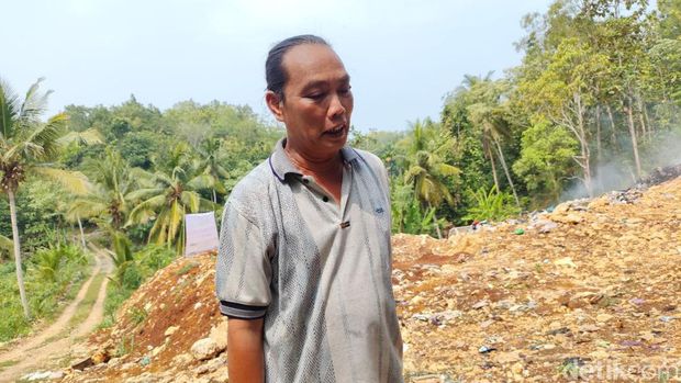 Antonius Heri Triyanto, pemilik lahan lokasi pembuangan sampah ilegal di di Padukuhan Legundi, Kalurahan Girimulyo, Kapanewon Panggang, Gunungkidul, Kamis (23/5/2024).