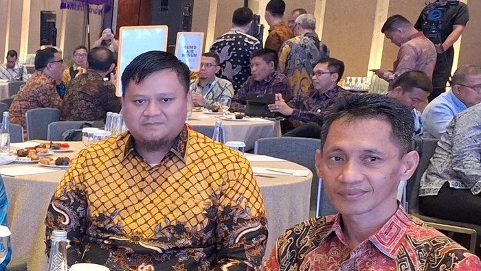 Sekda Banyuasin bersama Bupati Wakatobi Haliana saat menghadiri Water World Forum di Bali.