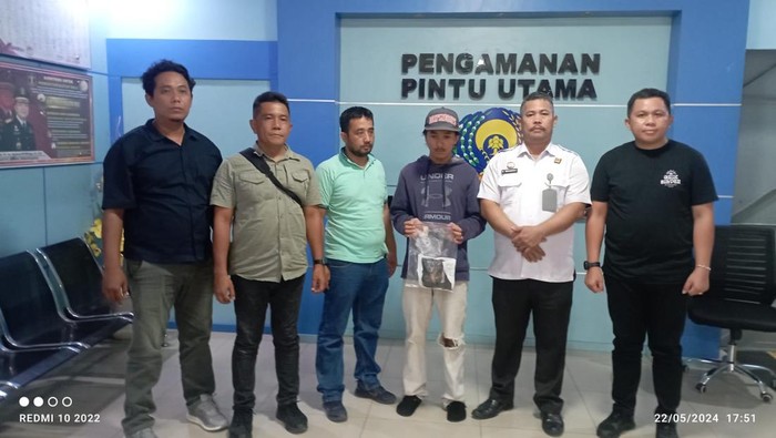 Seorang pria ditangkap karena ketahuan ingin menyelundupkan narkoba jenis ganja ke dalam Rutan Tanjung Gusta Medan. (Foto: Istimewa).