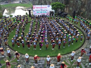 Tari Tani Siring Kisahkan Perjuangan Petani Lapindo Tampil Memukau di Jogja
