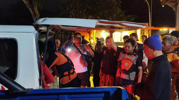 Tim SAR Gabungan saat mengevakuasi korban tenggelam di Kali Progo, Kamis (23/5/2024).