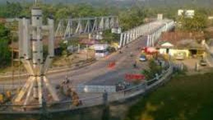 Tugu ikonik di Empat Lawang.