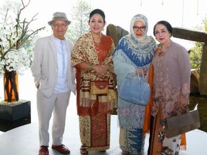 Beda Gaya Kondangan Tutut & Titiek Soeharto di Pernikahan Anak Onky Alexander