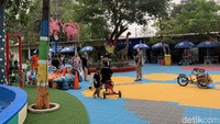 Selain itu, pengunjung juga bisa mencoba berbagai permainan tambahan berbayar yang tak kalah asik yaitu, mandi bola, bombom car, bungee jumping, ATV, balon air, ombang-ambing, motor dino, istana balon, game coin, dan srodotan donat yang menjadi salah satu icon sekaligus permainan favorit di Cibubur Garden Eat & Play yang baru saja direnovasi beberapa bulan lalu.