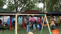 Selain mencoba berbagai permainan, wisata ini dikelilingi oleh pepohonan rindang dan pemandangan yang asri membuat suasana sekitar terasa sejuk. Pengunjung juga bisa berfoto di berbagai spot foto yang telah disediakan secara gratis. Tempat ini juga cocok bagi para komunitas yang hendak melakukan perkumpulan, sebab terdapat banyak gazebo dan aula pertemuan yang bisa digunakan tanpa perlu membayar biaya sewa.