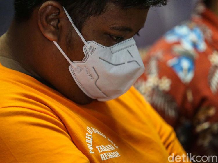 Berbaju Tahanan, Marketing Deka Reset Tertunduk Lesu