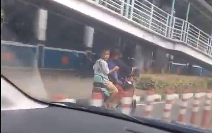 Bocil ditegur polisi gara-gara naik sepeda listrik bonceng empat di jalan raya