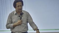 Tampak dalam gambar Julyanto Sutandang, CEO Equnix Business Solutions, pada saat peluncuran fitur ESE 11DB/PostgresTM tanggal 22 Mei 2024 di Jakarta. Peluncuran ini menandakan bahwa Equnix sangat serius dalam mengembangkan risetnya untuk memberikan solusi bagi korporasi guna memenuhi regulasi UU Perlindungan Data Pribadi (PDP) dan menjaga keamanan data korporasi.